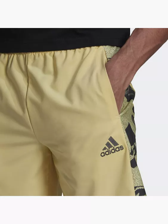 Adidas Essentials BrandLove Woven Shorts – Bild 2